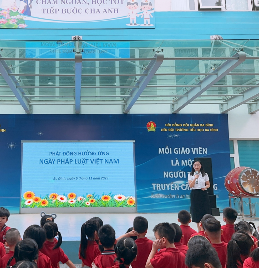 Trường Tiểu học Ba Đình phát động Hưởng ứng ngày Pháp luật Việt Nam