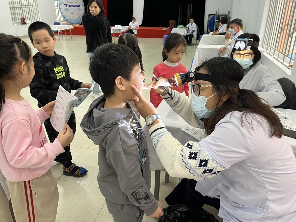 Trường Tiểu học Ba Đình tổ chức khám sức khỏe cho học sinh toàn trường