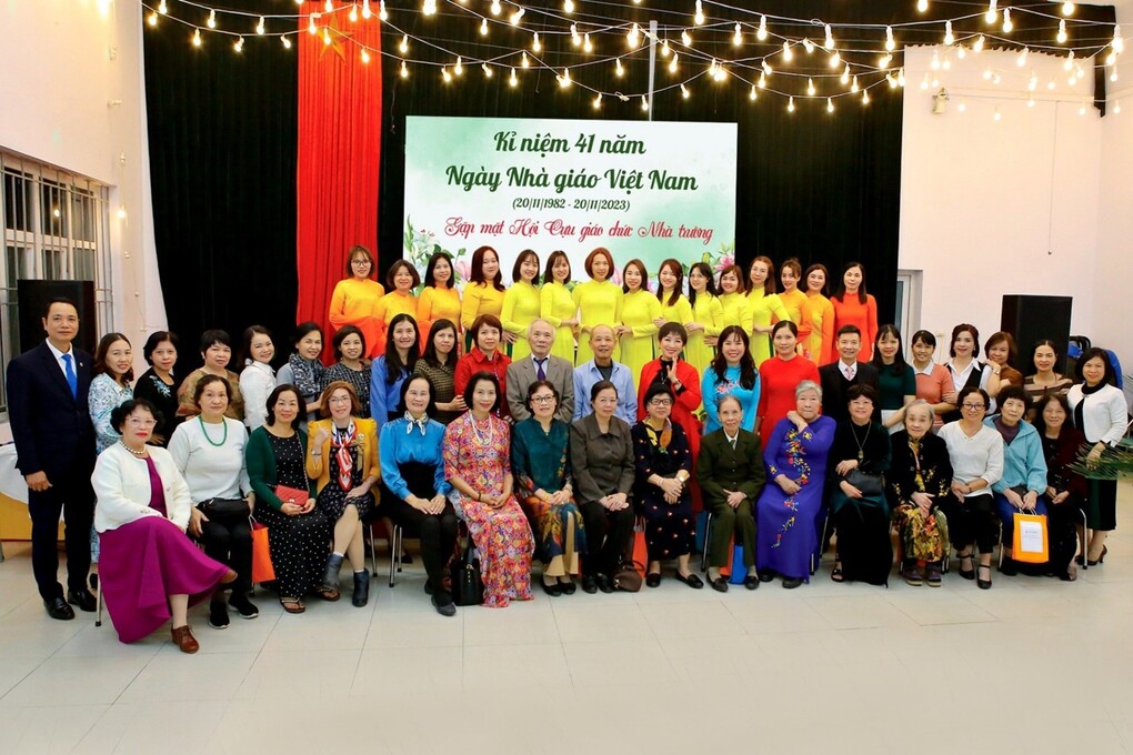 Trường Tiểu học Ba Đình tổ chức Gặp mặt nguyên cán bộ, giáo viên, nhân viên trường nhân kỉ niệm 41 năm ngày Nhà giáo Việt Nam (20/11/1982 – 20/11/2023)