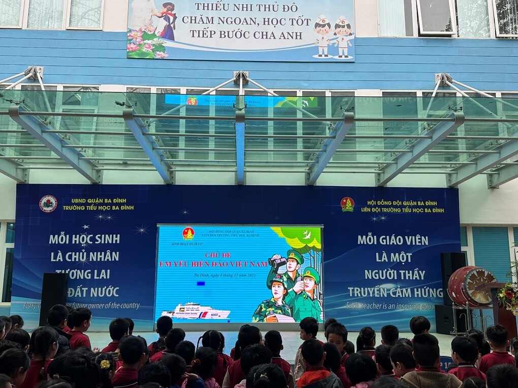 Liên đội trường Tiểu học Ba Đình tổ chức sinh hoạt dưới cờ chủ điểm: Em yêu biển đảo Việt Nam