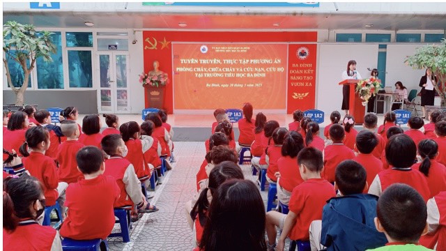 Trường Tiểu học Ba Đình tổ chức Tuyên truyền, thực tập phương án PCCC và cứu nạn cứu hộ năm 2023