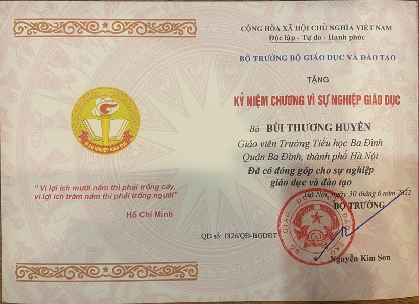 A certificate with red and yellow emblem and text

Description automatically generated
