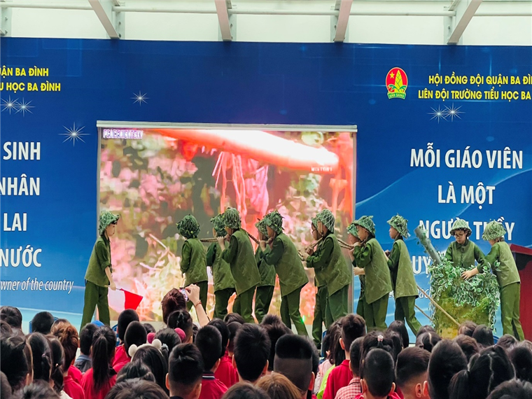 A group of people in green uniforms performing on a stage

Description automatically generated